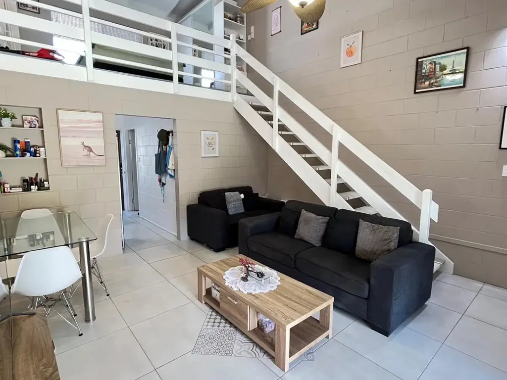 Manunda 1 Bedroom Perfect Entry-Level Living – Your Own Stylish Loft Retreat