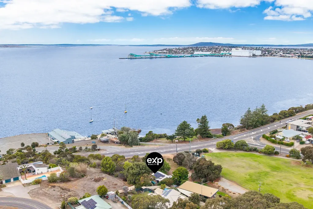 Port Lincoln 3Moenga A Hidden Gem Opposite the Reserve – Bay Views, Coastal Trails & a Lifestyle to Love