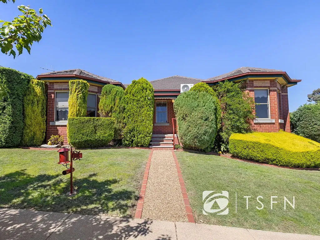 10 Chelsea Boulevard, Strathdale, VIC 3550