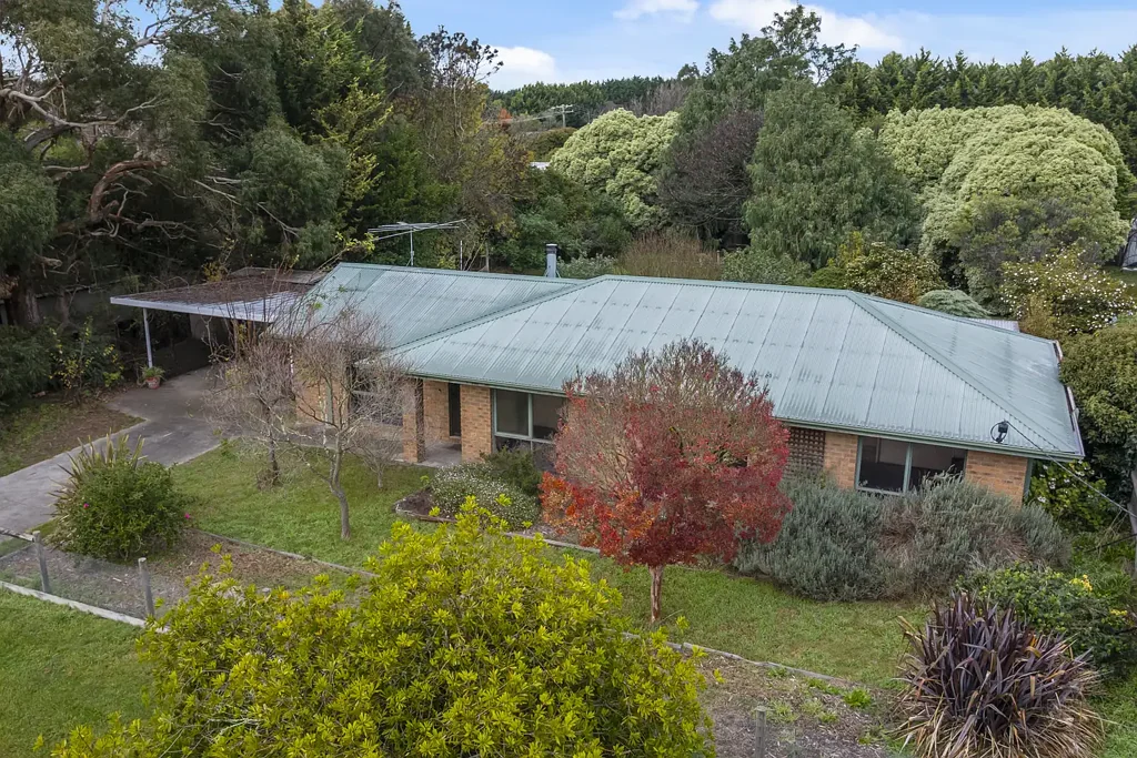 52 White Avenue, Romsey, VIC 3434