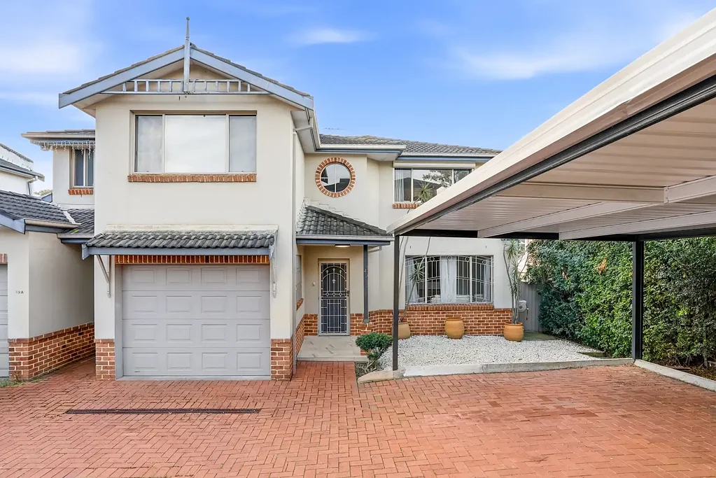 Greystanes 2Moenga Modern Family Living in a Prime Lifestyle Location with Premium Renovations