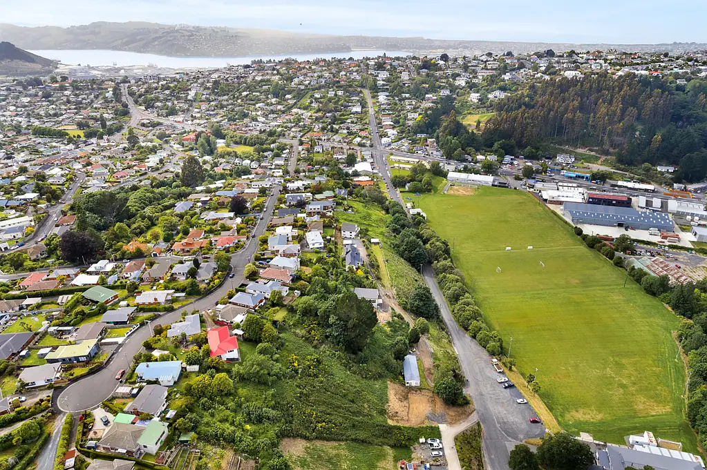 Glenross City-edge section with sweeping views