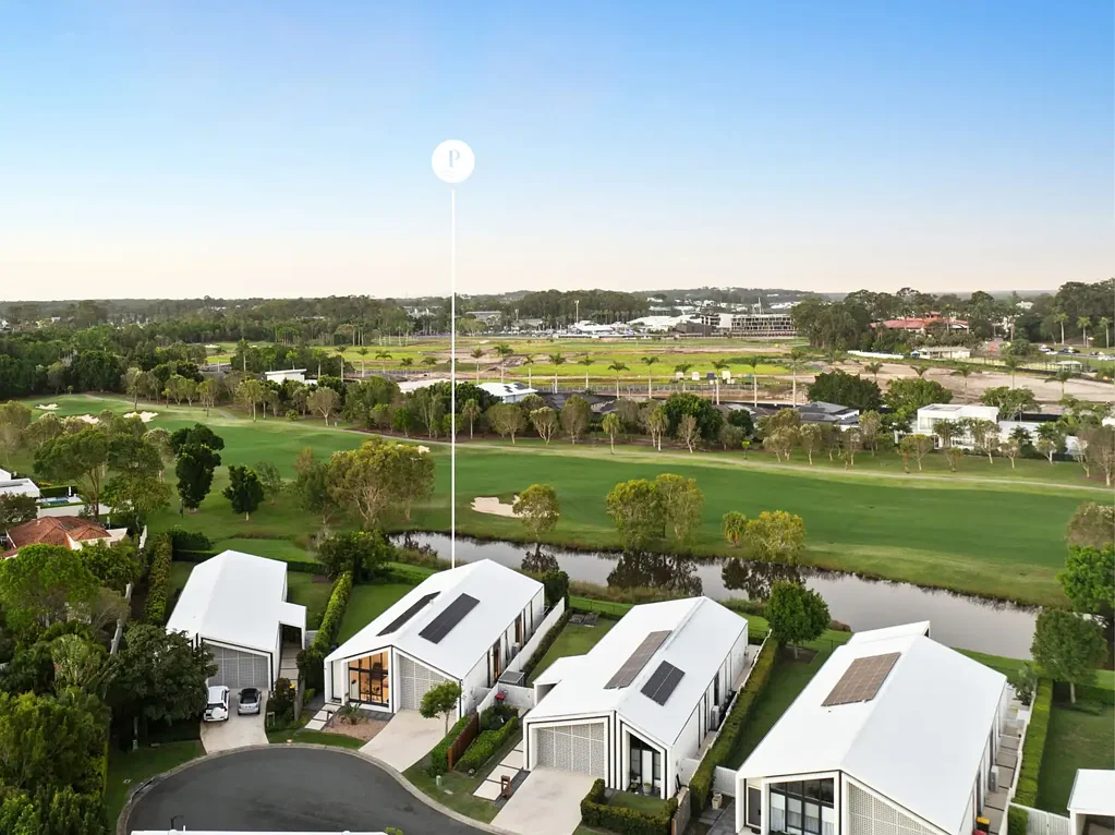 Hope Island 3غرفة نوم North-facing Single-level Home. Golf Course & Lake views
