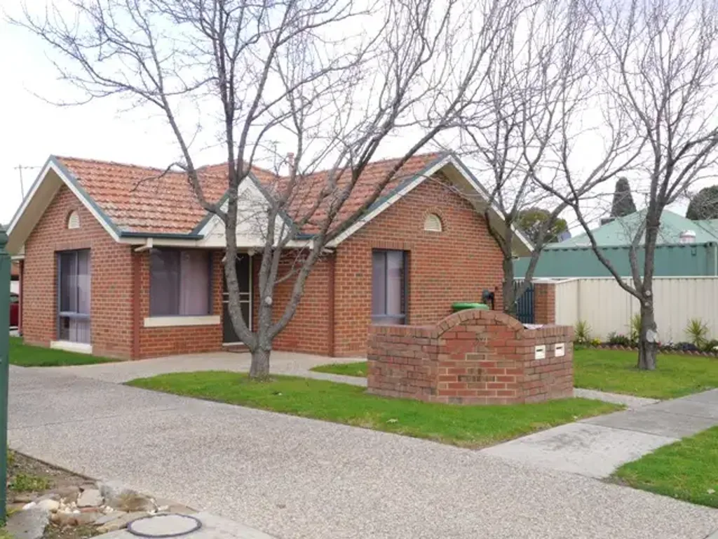 A fantastic opportunity in a sought-after central location!