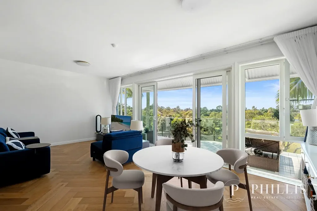 Hope Island 3 Bedroom Refined Apartment Living with $270,000 in
Bespoke Renovations
A Masterclass in Luxury Renovation and Apartment Living