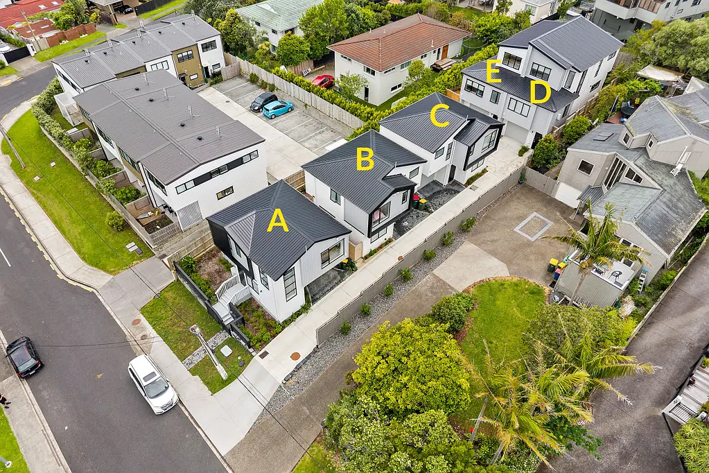 Rothesay Bay 3ਬੈੱਡਰੂਮ MORTGAGEE TENDERS - FIVE TOWNHOUSES