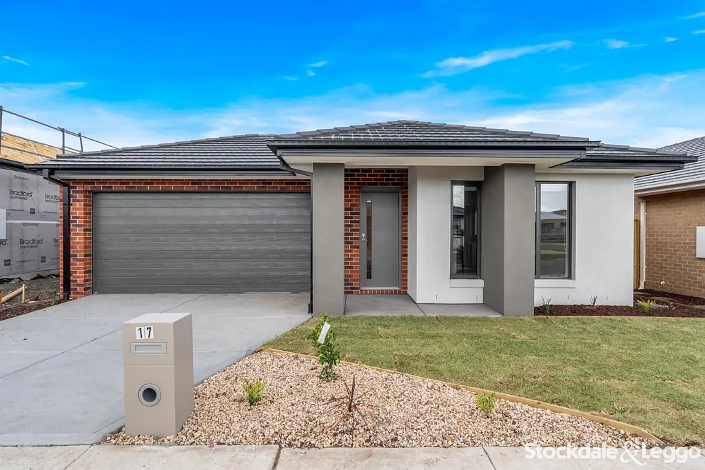 Near New 4 Bedroom Family Home | Kingsfield!
