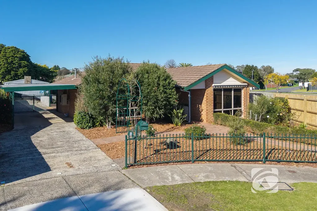 Narre Warren 4Phòng ngủ Space, Style & Convenience on a Generous Allotment