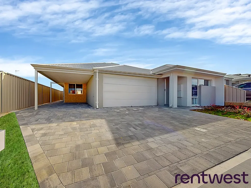 Modern Dual Key Home – Low Maintenance Living!
