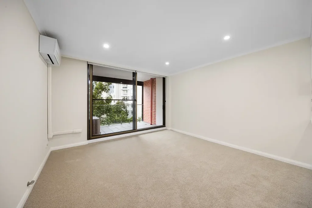 Spacious Apartment in a Harbourside Setting