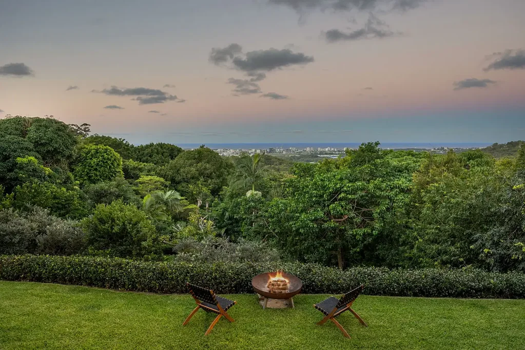 Buderim 4Moenga Grand Proportions. Blue-Chip Position.