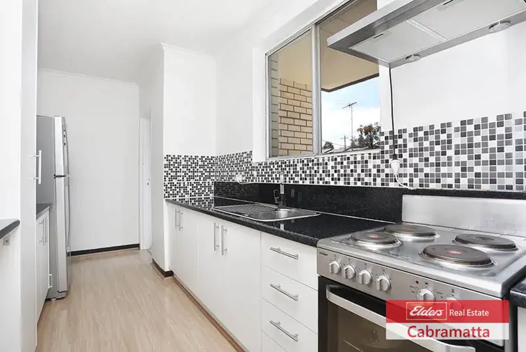 Wonderful 2 bedrooms  , level 2 full brick unit!!