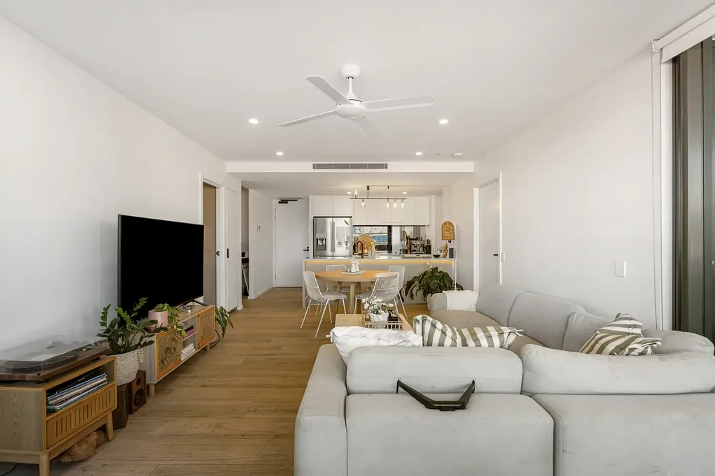 301/2 Mawarra Street, Palm Beach, QLD 4221