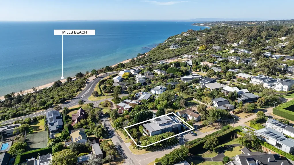 Mornington 4房 海滨奢居 精致设计  定制影院  豪华主卧  智能家居  地热供暖  醇熟配套  私密花园 LUXURIOUS SOPHISTICATION