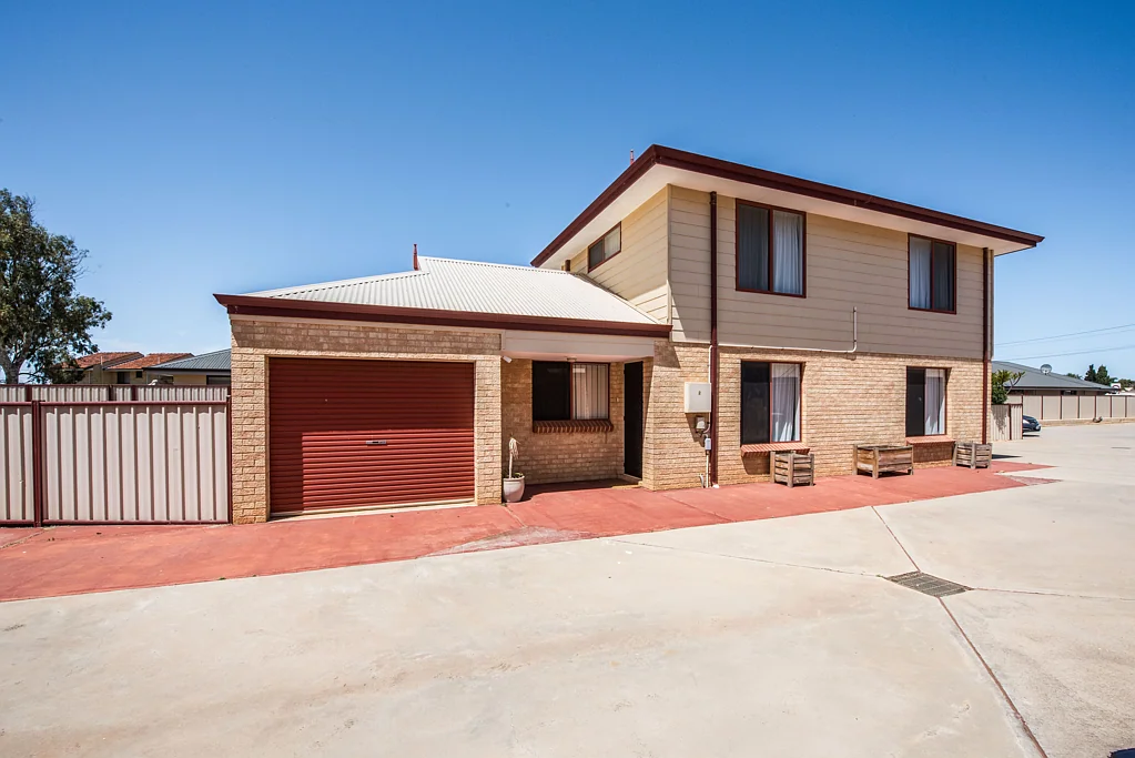 2/458 Chapman Road, Bluff Point, WA 6530