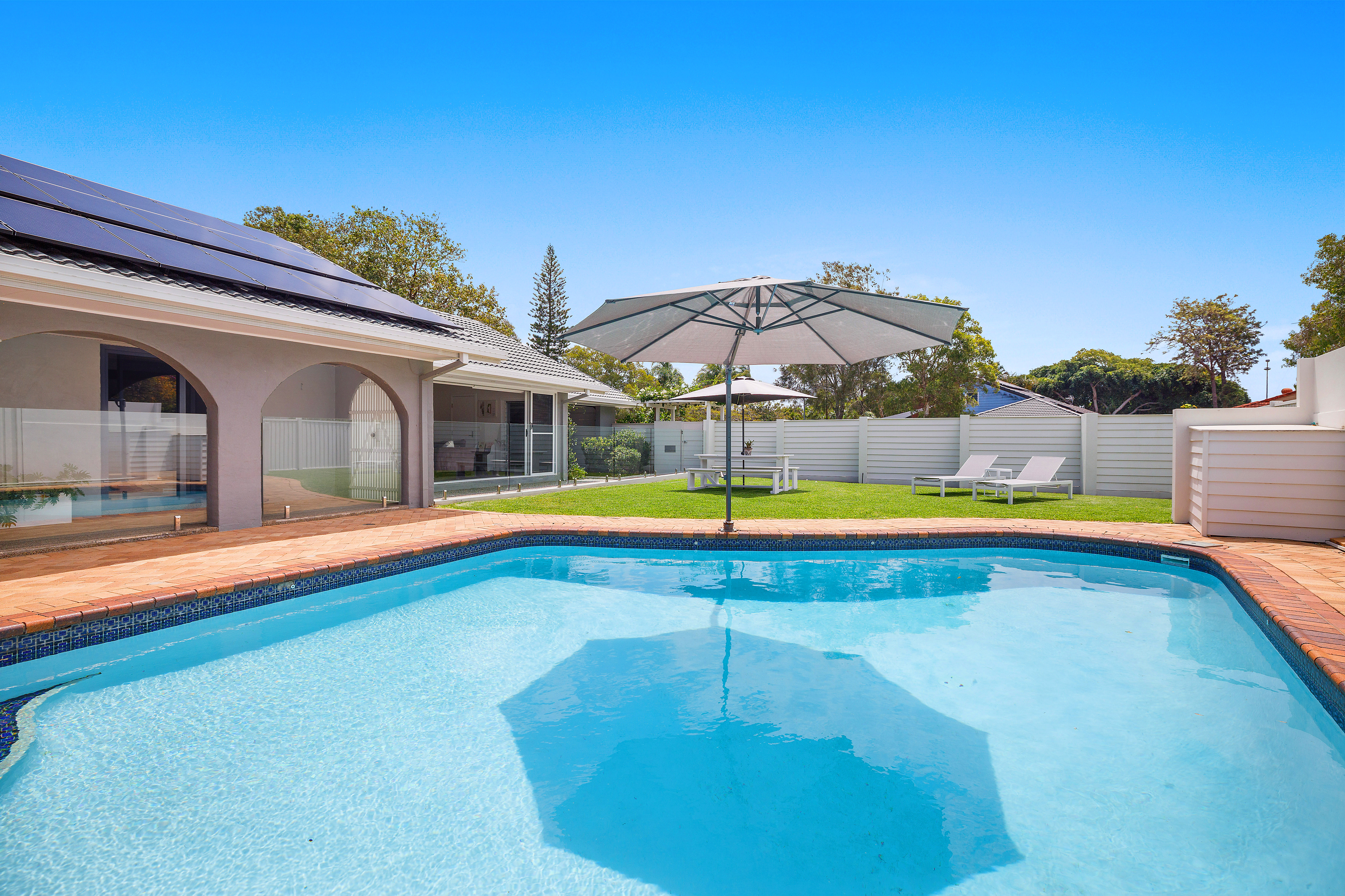 131 BARRIER REEF DR, MERMAID WATERS QLD 4218, 0房, 0浴, House