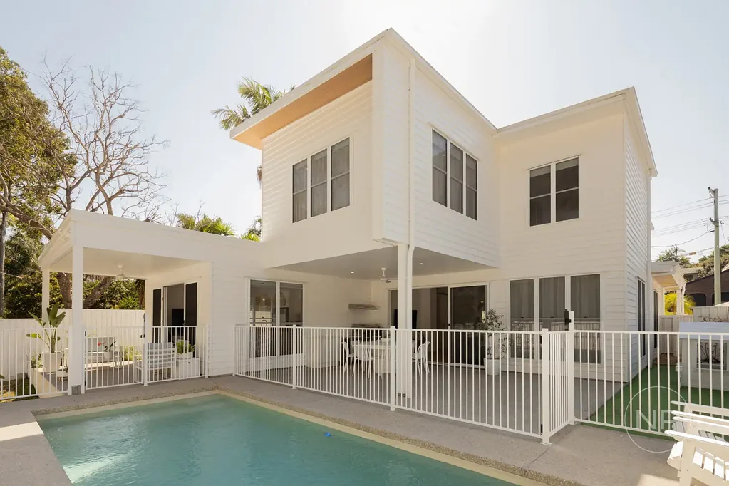 Albany Creek 7침실 COASTAL INSPIRED RETREAT WITH DUAL LIVING!