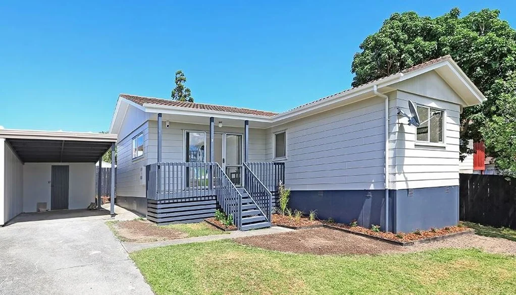 CLENDON PARK - 3 Bedroom Family Home