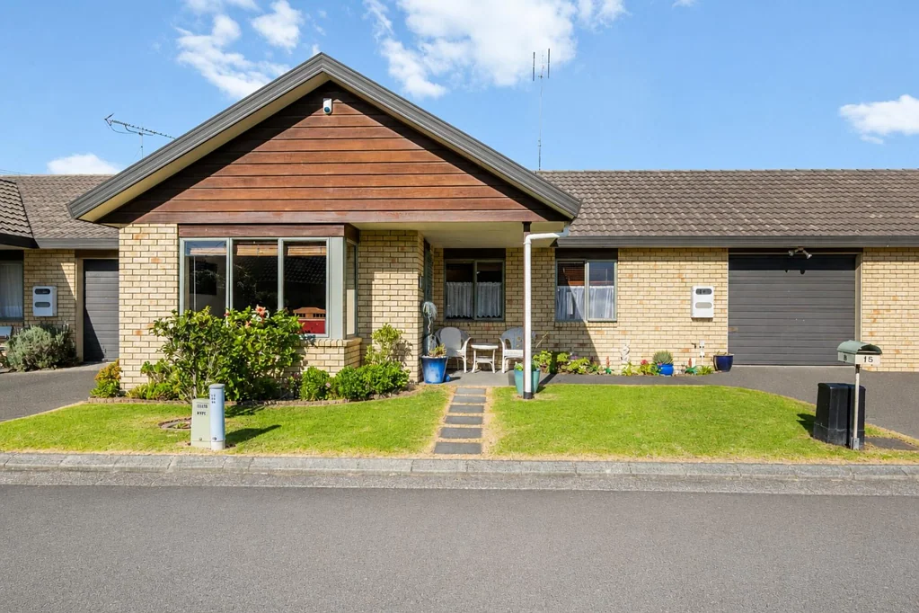 Orewa 3房  Low-Maintenance Beauty with Potential!