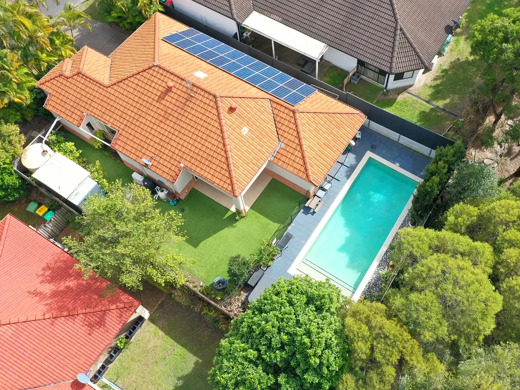 Robina 4 Bedroom Renovated Family Oasis with Pool & Prime Robina Location