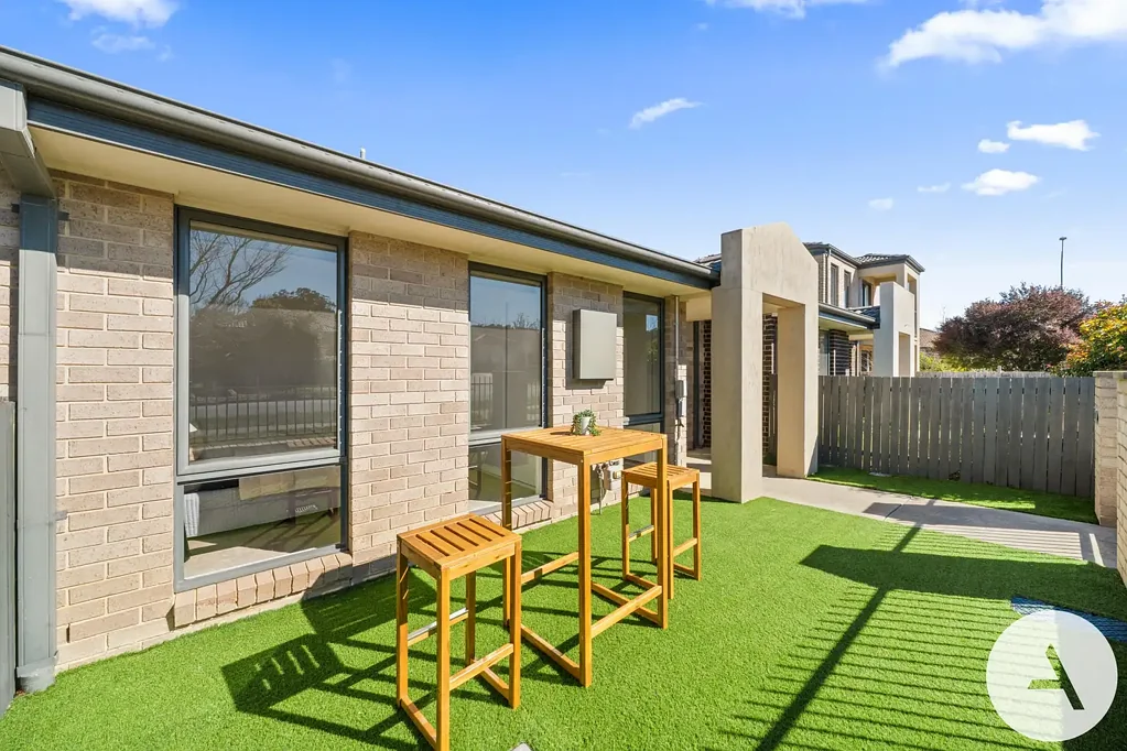 Casey 3 Slaapkamer Separate Title, Single-Level, Moments from Casey Market Town - Move-in Ready!