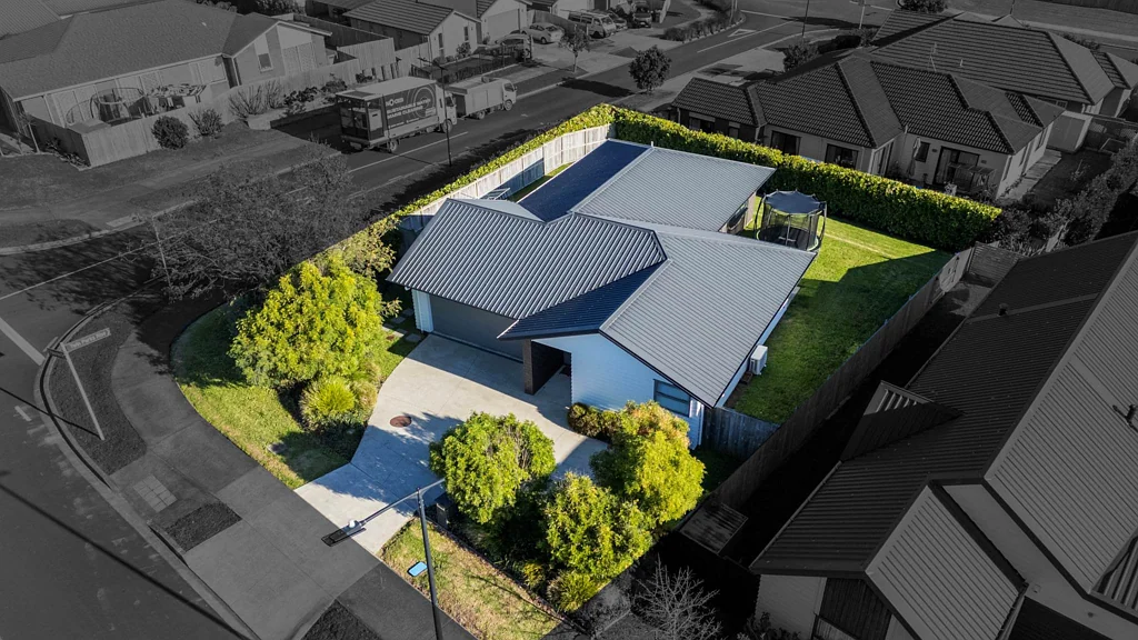 Papakura 3ห้องนอน Family Living on a Generous Corner Site