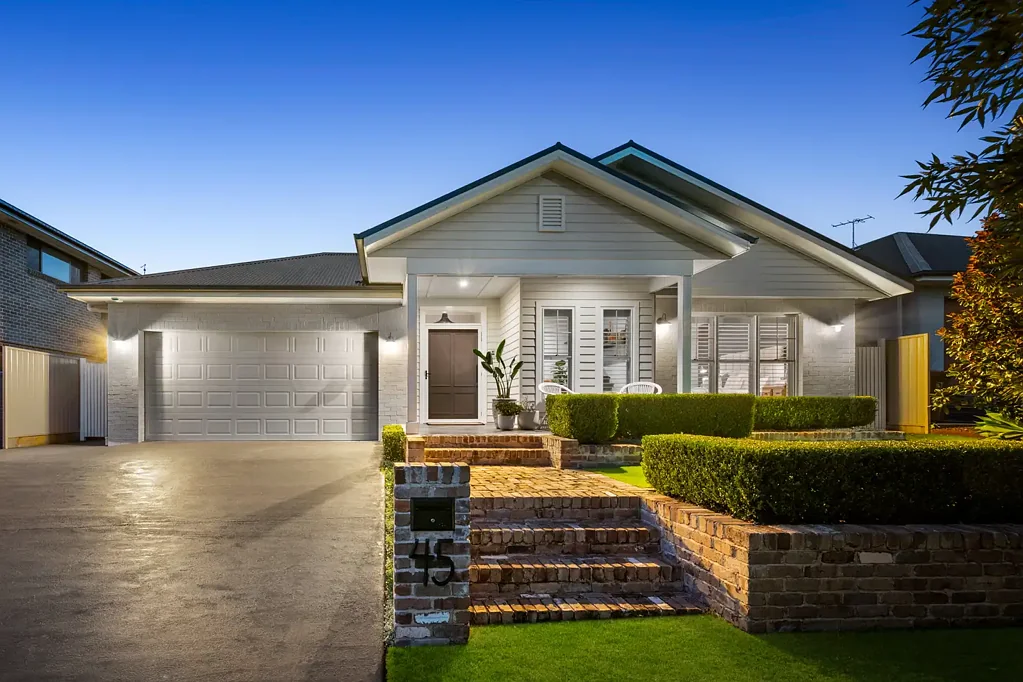 Harrington Park 4침실 Architectural Elegance Meets Tranquil Resort-Style Living