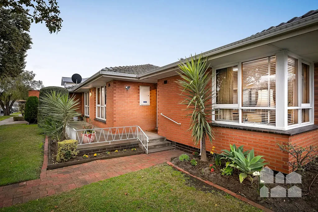 Yarraville 4 Bedroom Retro living on a large Yarraville corner