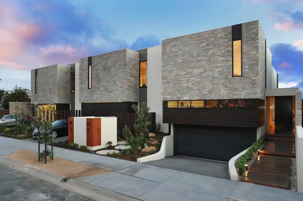 LUXURY BEACHFRONT LIFESTYLE!