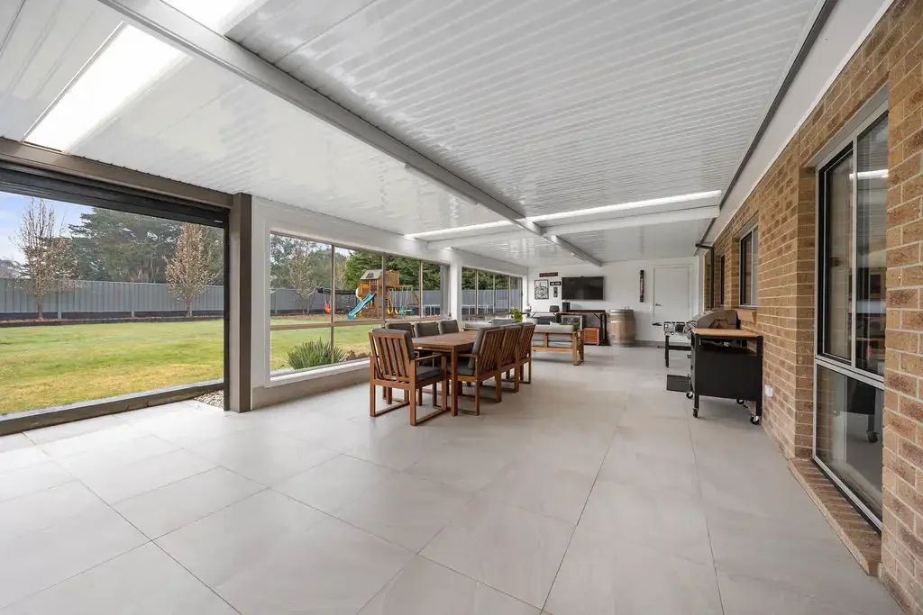 Ballan 5房  Luxury And Space Are Abundant In This Stunning Family Home