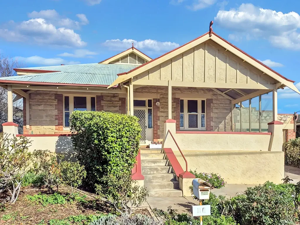 Murray Bridge 4 Bedroom REDUCED TO SELL!!!  LOCATION AND CHARM