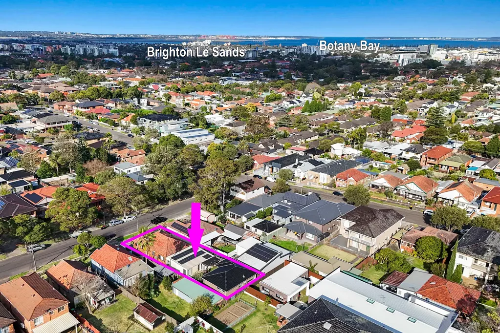 Bexley 8房 双住宅机会 545m2地块 现代granny flat 黄金地段 学区优质 开放式生活区 巨大厨房 高效空调 太阳能 5 & 5a Lymington St, Bexley   I  Alex Tehfe