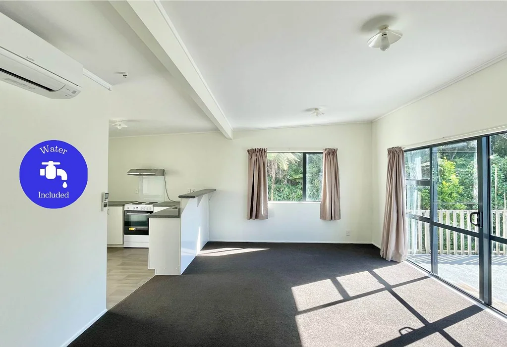 Sun-Drenched Unit with Large Deck – Water Incl...