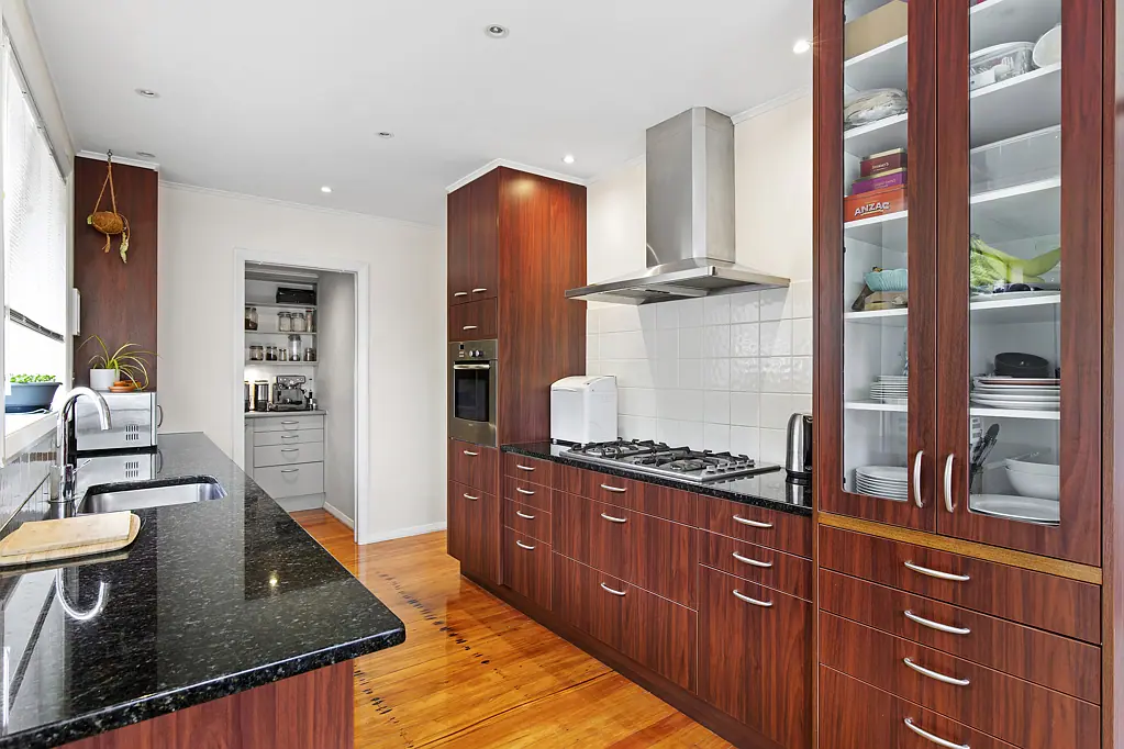 Naenae 3 Slaapkamer More than meets the eye