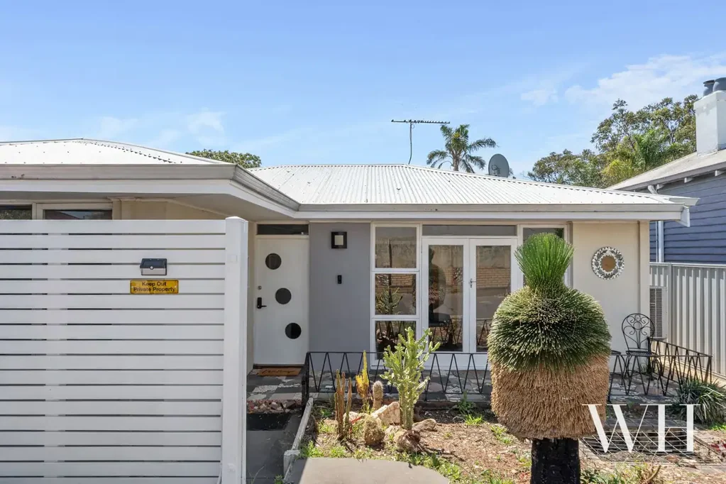Charming 4-Bedroom, 2-Bathroom Home in Fremantle