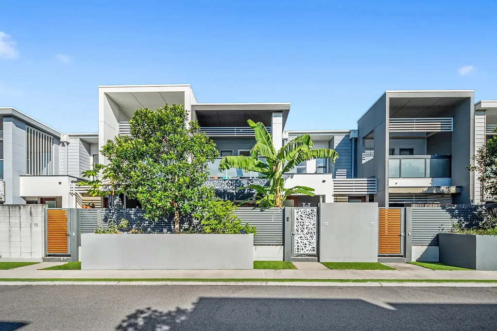 Robina 3房  Stylish Robina Townhouse - Resort Amenities and Modern Features