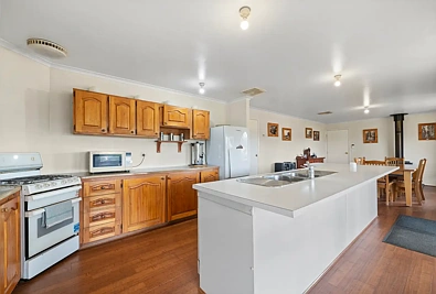 77 Lewis Road, Heathcote, VIC 3523, 3房, 2浴, House