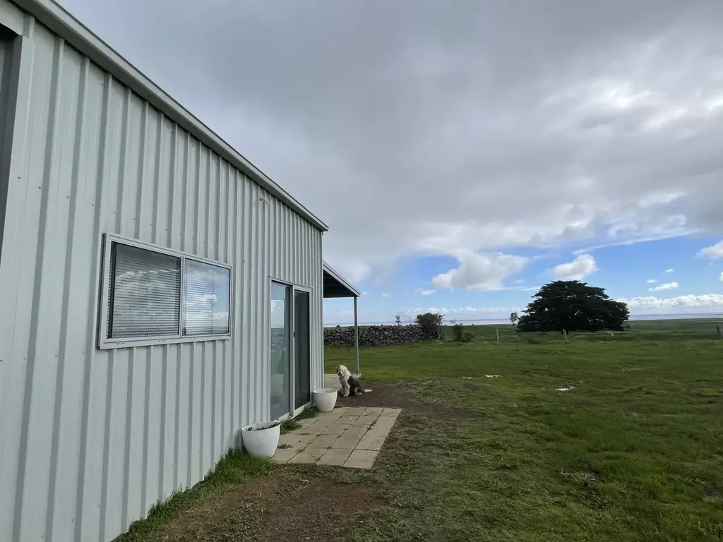 Furnished Two-Bedroom Rural Retreat with Stunning Lake Views