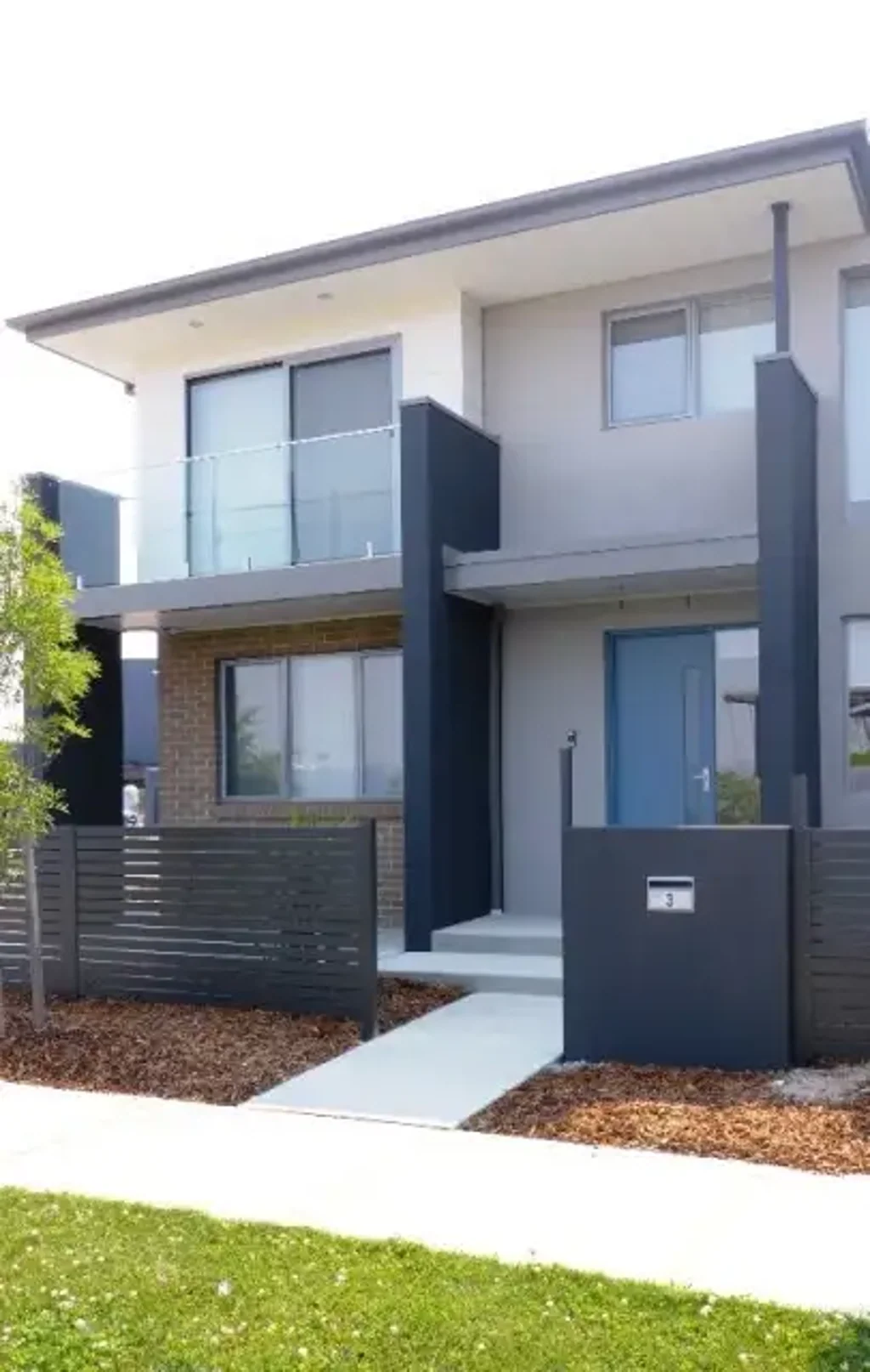 Stylish 3 Bedroom Ensuite Townhouse with Double Garage