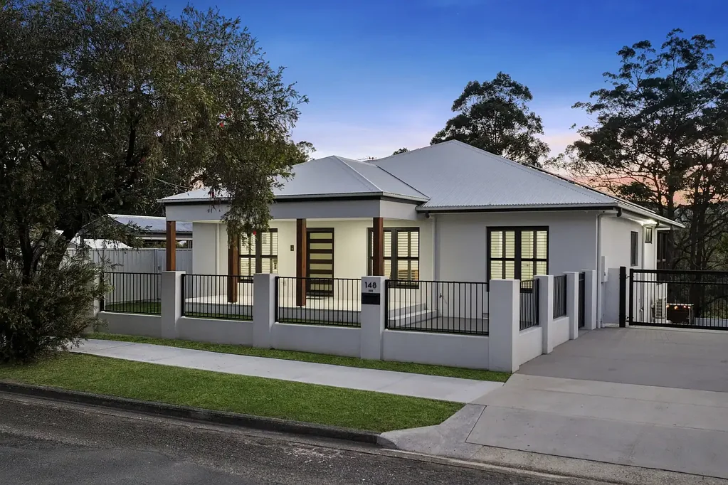 Woodford 4 Bedroom Welcome to Woodford's Premiere Home