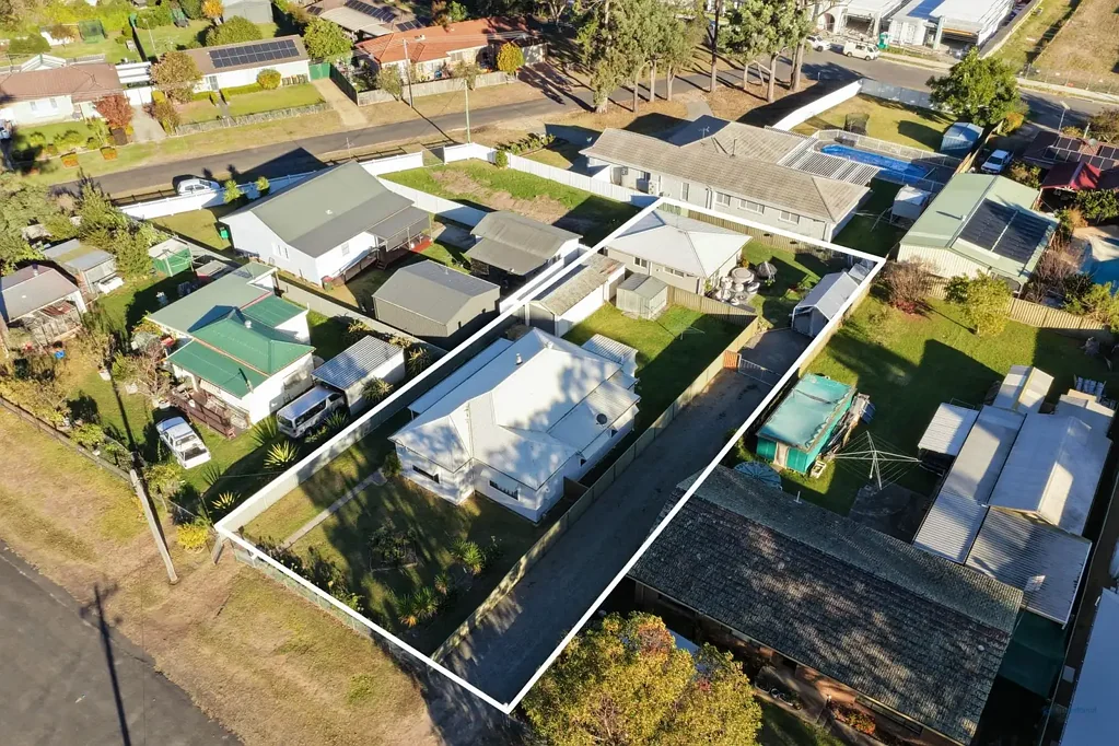 Tahmoor 6房 1012平米阔地 双宅投资宝地 独立车道私院 四卧主宅新装 小屋两卧现代 地段中心便利 Spacious Home & Granny Flat on 1012m2