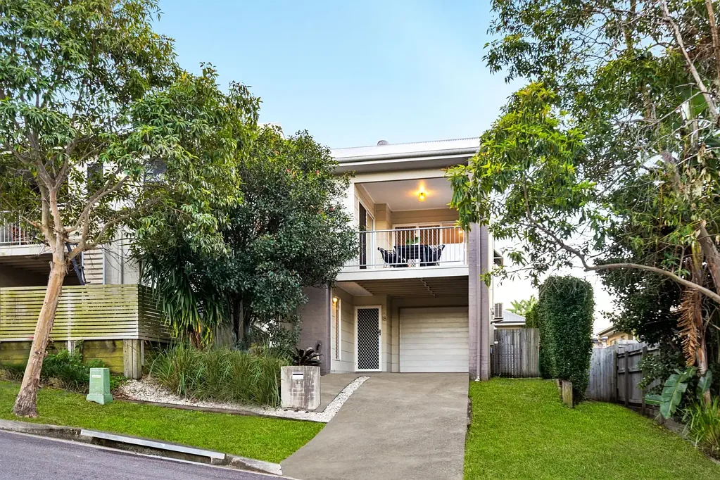 Springfield Lakes 4कमरा THREE OUTDOOR ENTERTAINING AREAS, RENOVATED LUXURY & STUNNING BUSHLAND VIEWS!