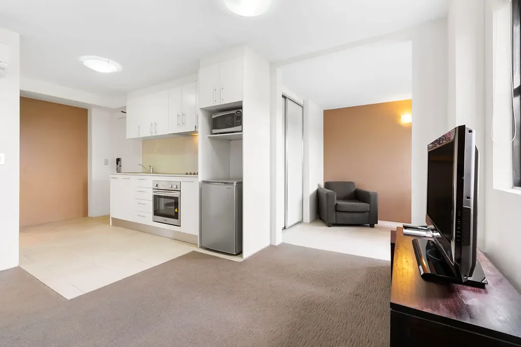 Huge Studio with Balcony, Leafy Views