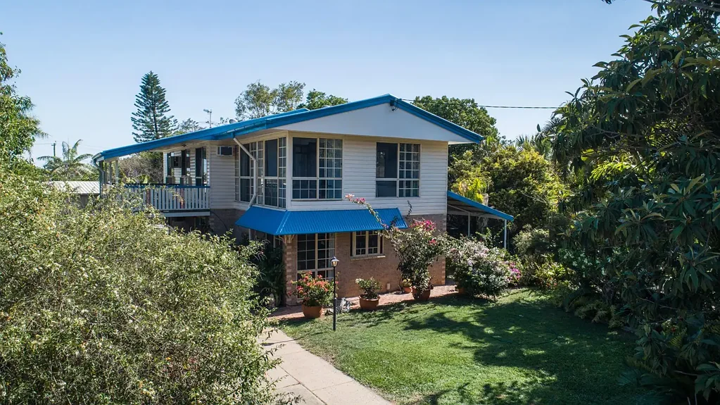 Moranbah 4房  PRICED TO SELL-High set 4 Bedroom + storageroom with pool and shed -