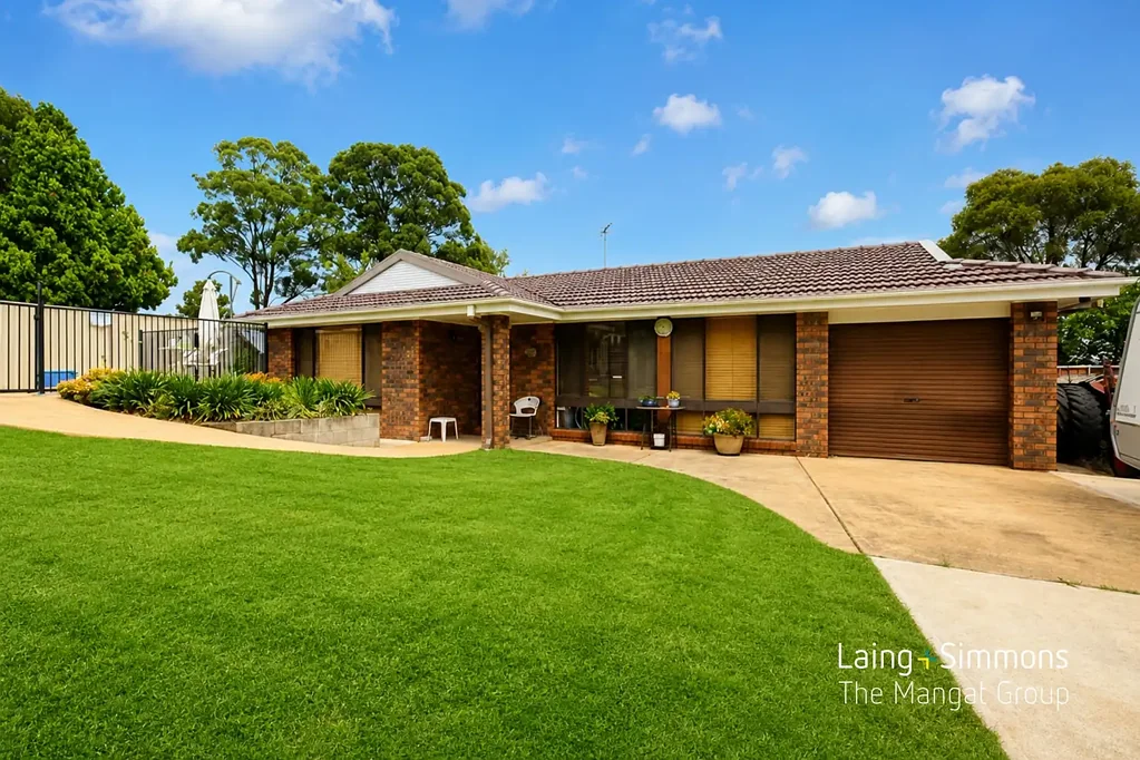 Comfortable Family Home | Big Backyard | Swimming Pool