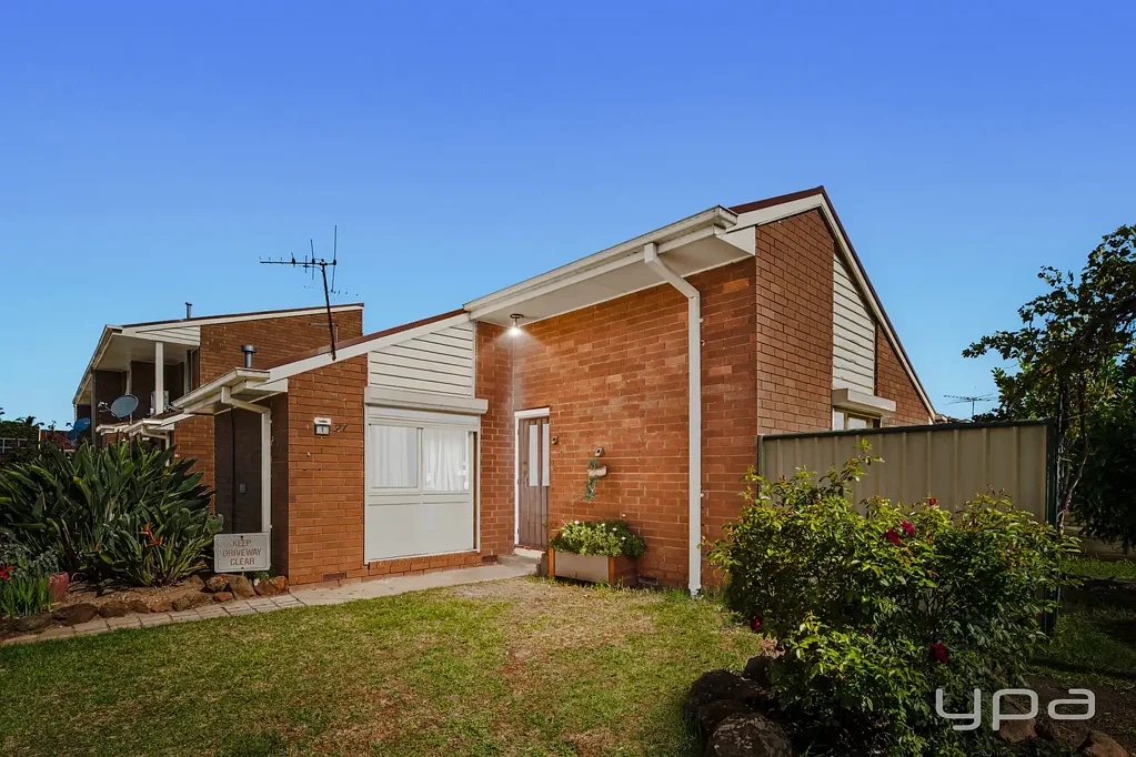 1/27 Deutgam Street, Werribee, VIC 3030