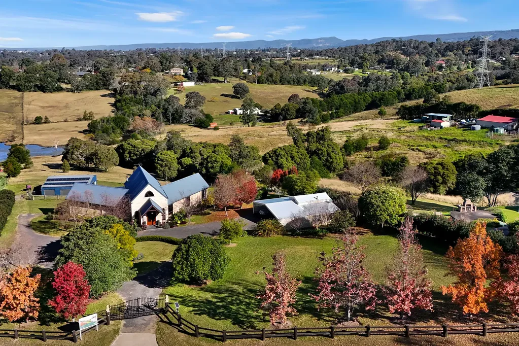 East Kurrajong 4 Slaapkamer Luxury Acreage Living with Exceptional Equestrian Facilities