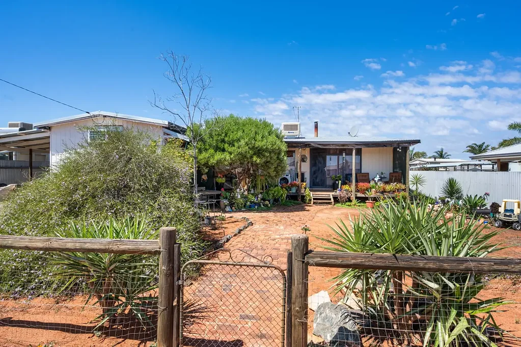 Coolgardie 3部屋 INVEST OR NEST 107 FORREST STREET COOLGARDIE