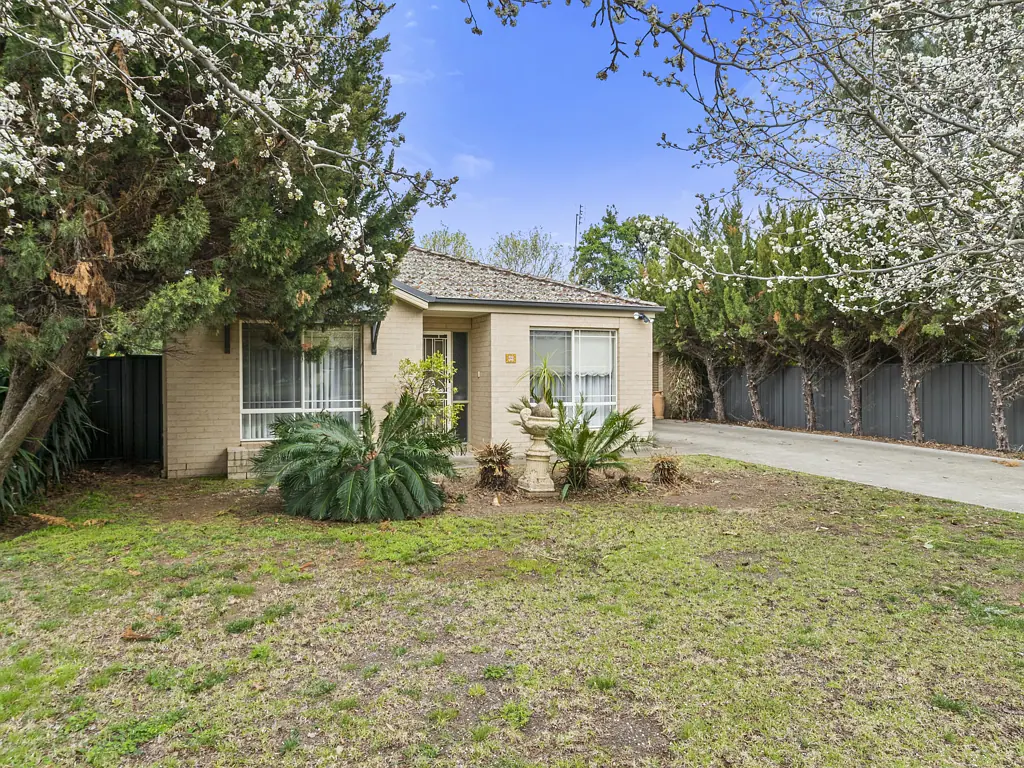 32 Hennessy Street, Tocumwal, NSW 2714