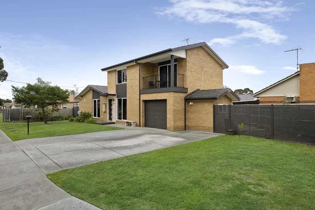Keilor East 4Kwarto Thoughtful Renovation with added Family Flexibility